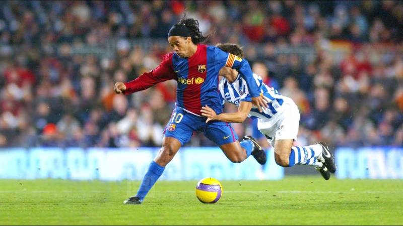 Ronaldinho – Nghệ sĩ bóng đá với những pha chạm bóng huyền thoại